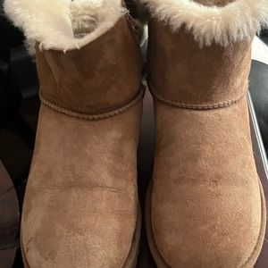 Ugg winter boots size 9 with cute bow.